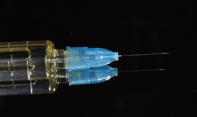 細い針を使用します